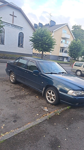 Volvo S70 3 of 5