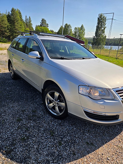 Volkswagen Passat 2 of 4