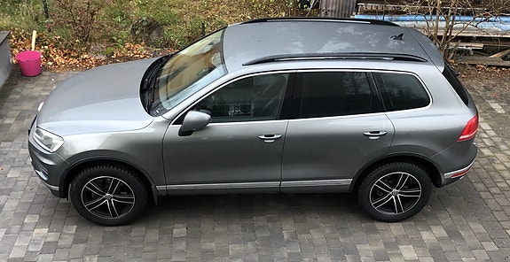 Volkswagen Touareg 2 of 5