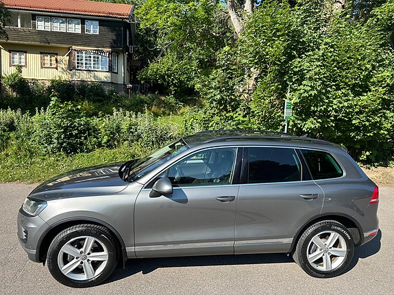 Volkswagen Touareg 3 of 5