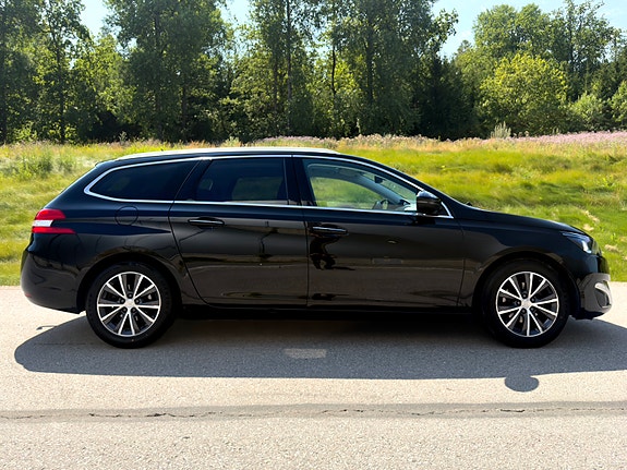Peugeot 308 SW 3 of 5