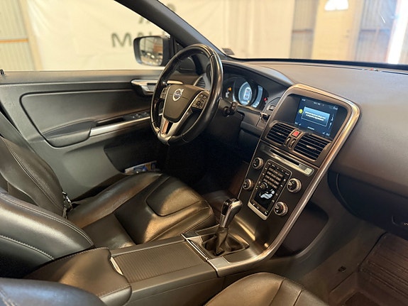 Volvo XC60 12 of 16