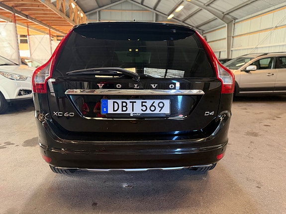 Volvo XC60 8 of 16