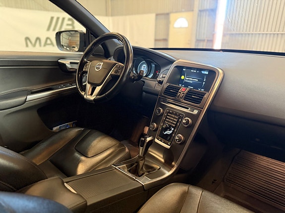 Volvo XC60 9 of 16