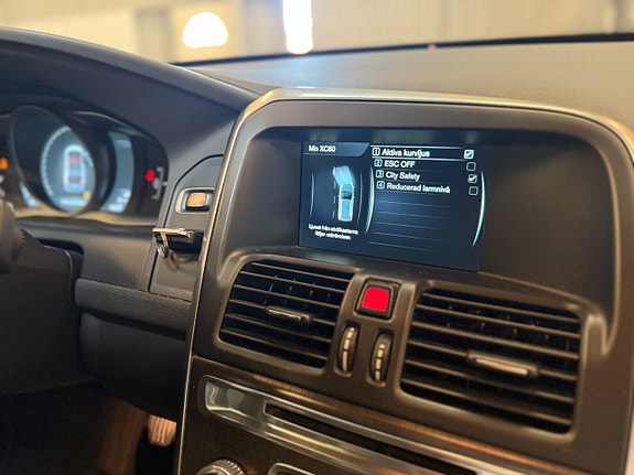 Volvo XC60 10 of 16