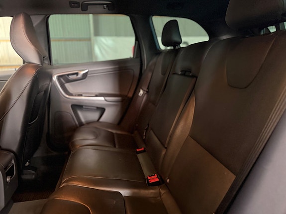 Volvo XC60 13 of 16