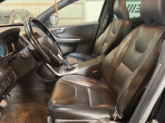 Volvo XC60 14 of 16