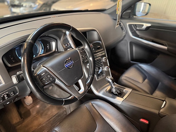 Volvo XC60 16 of 16