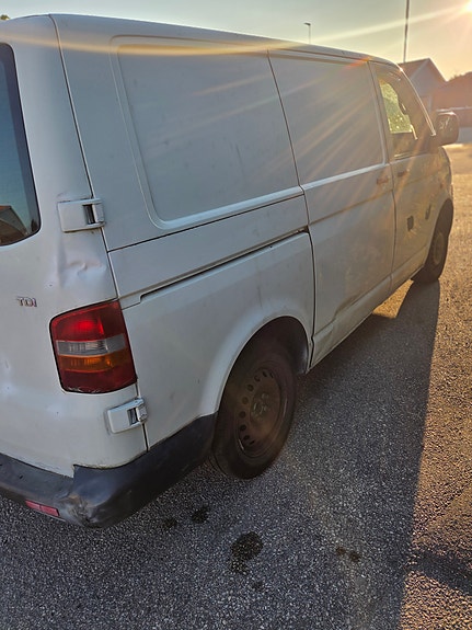 Volkswagen Transporter 3 of 5