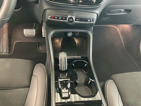 Volvo XC40 13 of 15