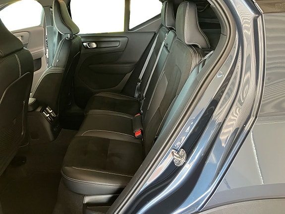 Volvo XC40 7 of 15