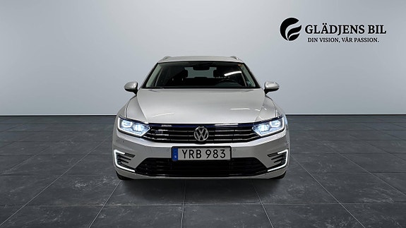 Volkswagen Passat Alltrack 2 of 26