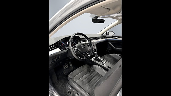 Volkswagen Passat Alltrack 7 of 26