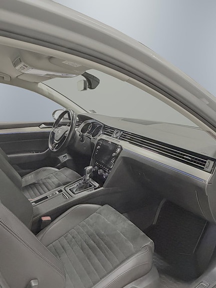 Volkswagen Passat Alltrack 9 of 26