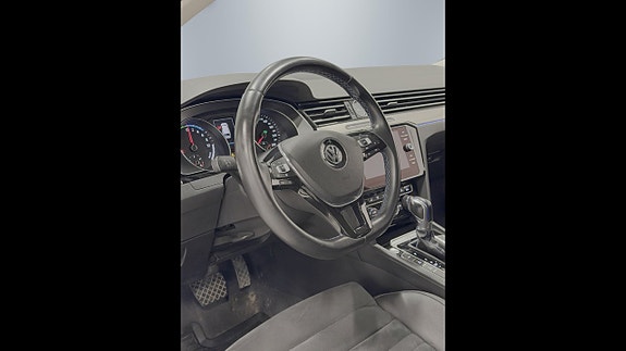 Volkswagen Passat Alltrack 8 of 26