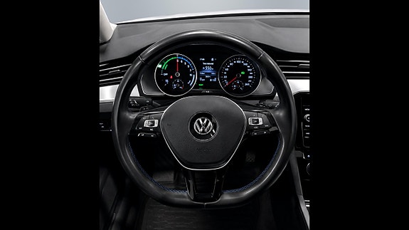 Volkswagen Passat Alltrack 19 of 26