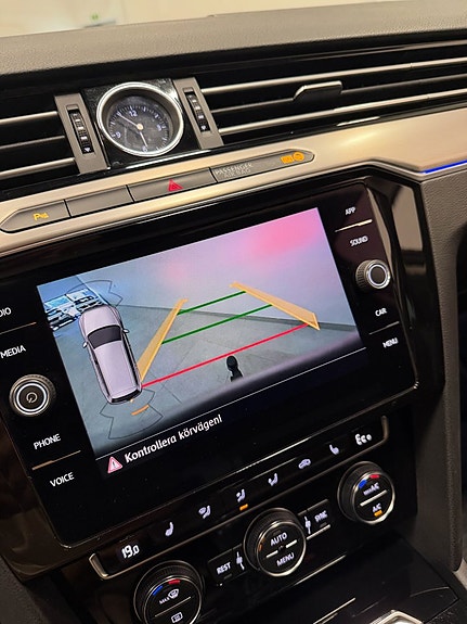 Volkswagen Passat Alltrack 23 of 26