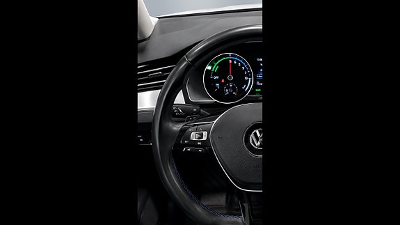 Volkswagen Passat Alltrack 17 of 26