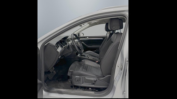 Volkswagen Passat Alltrack 6 of 26