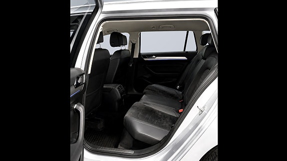Volkswagen Passat Alltrack 11 of 26