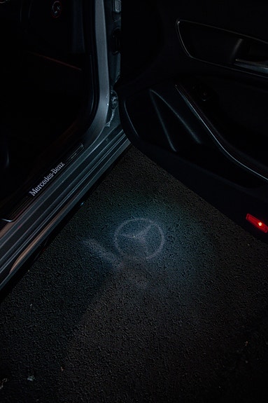 Mercedes-Benz CLA180 4 of 5