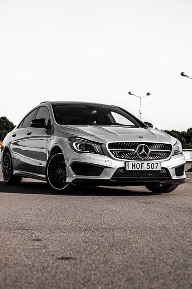 Mercedes-Benz CLA180 2 of 5
