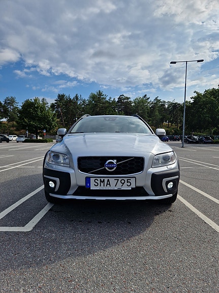 Volvo XC70 2 of 5