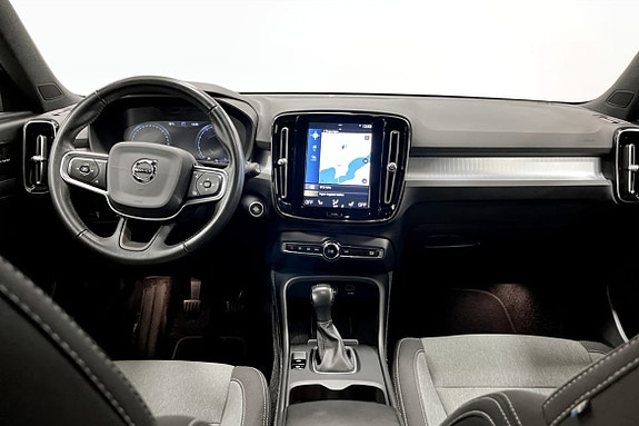 Volvo XC40 8 of 25