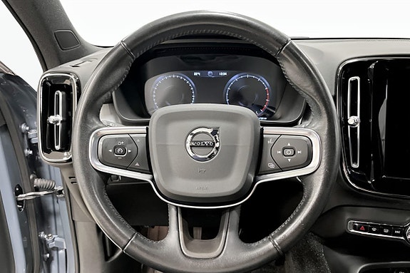Volvo XC40 13 of 25