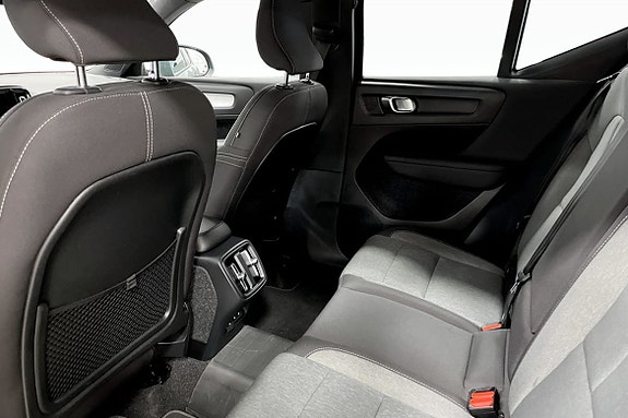 Volvo XC40 16 of 25