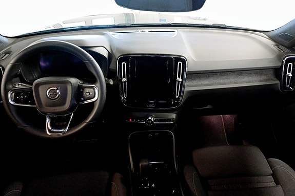 Volvo XC40 4 of 5