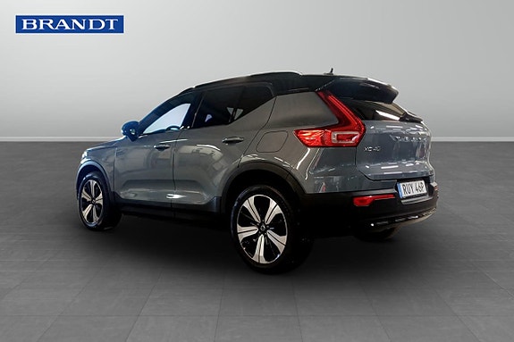 Volvo XC40 2 of 5
