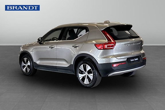 Volvo XC40 2 of 5