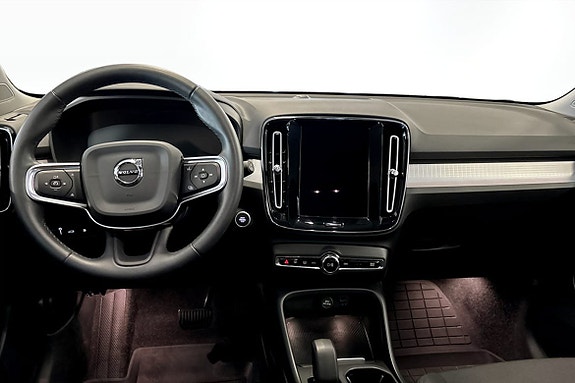Volvo XC40 4 of 5