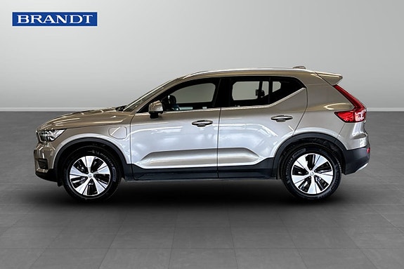Volvo XC40 3 of 5