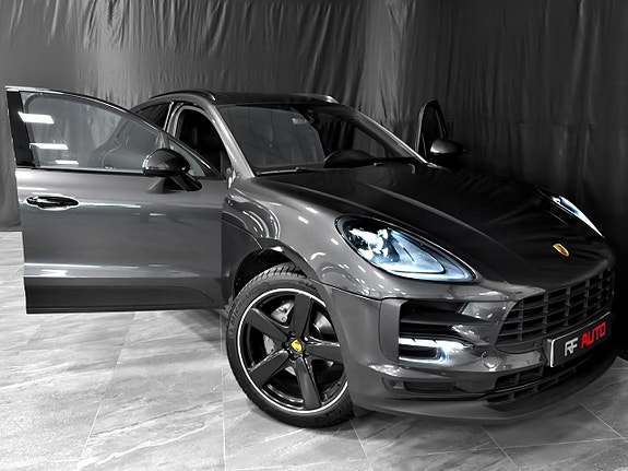 Porsche Macan S 4 of 5