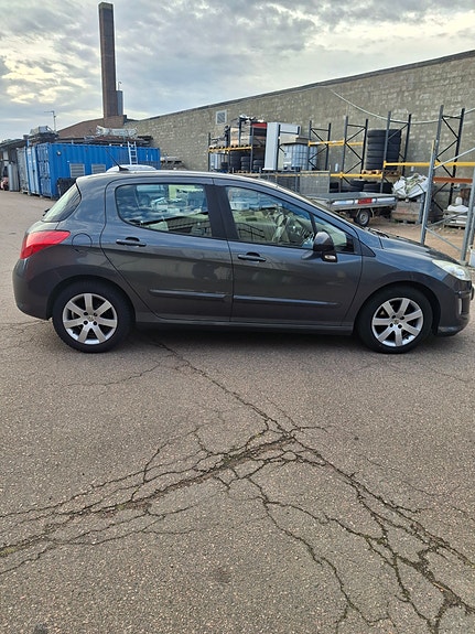 Peugeot 308 3 of 5