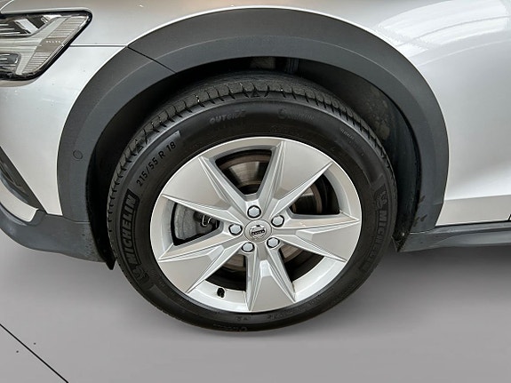 Volvo V60 Cross Country 4 of 5