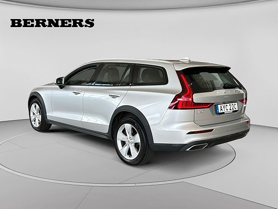 Volvo V60 Cross Country 3 of 5