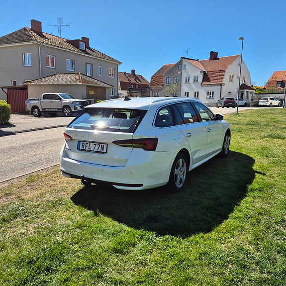 Skoda Octavia 2 of 3