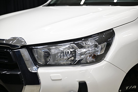 Toyota HiLux 3 of 5