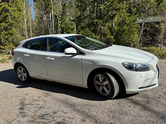 Volvo V40 3 of 5