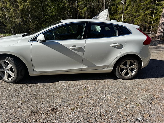 Volvo V40 2 of 5