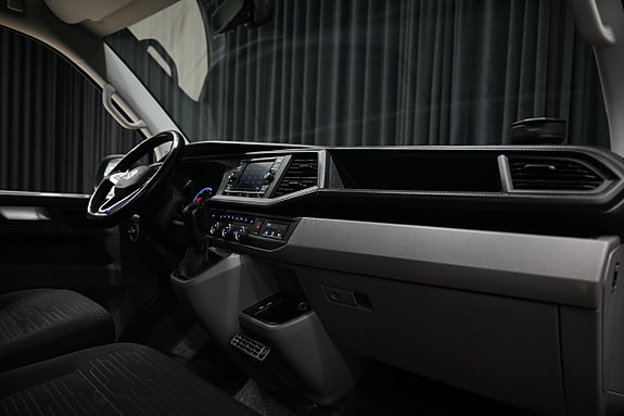 Volkswagen Caravelle 26 of 30