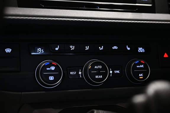 Volkswagen Caravelle 30 of 30