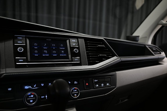Volkswagen Caravelle 28 of 30