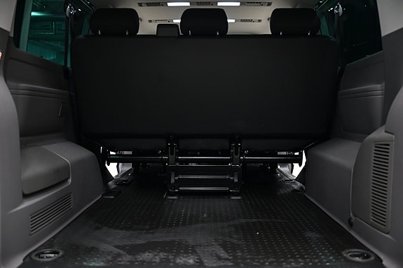 Volkswagen Caravelle 25 of 30
