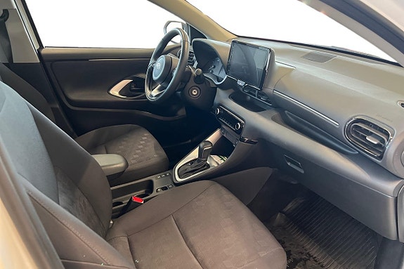 Toyota Yaris 7 of 21