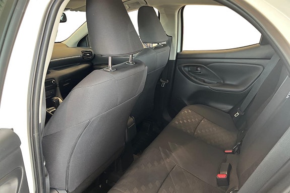 Toyota Yaris 13 of 21