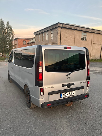 Opel Vivaro 4 of 5